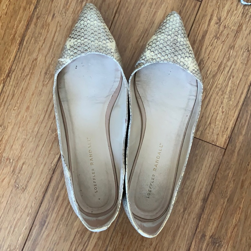 Cute flats very comfy, snakeskin print